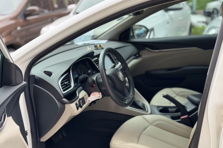 Used Buick GT 2015 15N Automatic Entry-Level Trim Interior 8