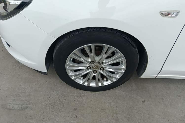 Used Buick GT 2015 15N Automatic Elite Version Left Front Wheel Hub
