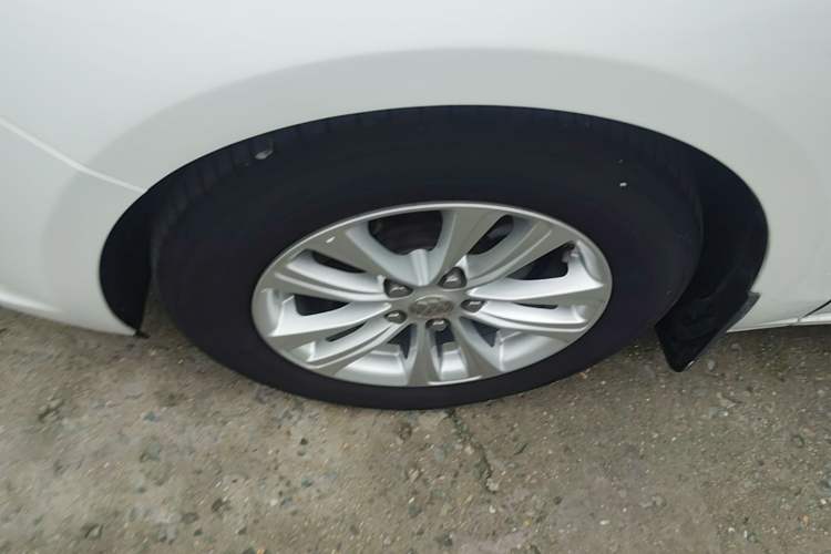 Used Buick GT 2015 15N Automatic Entry-Level Trim Left Front Wheel Hub