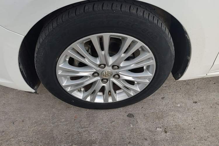 Used Buick GT 2015 15N Automatic Deluxe Edition Left Front Wheel Hub