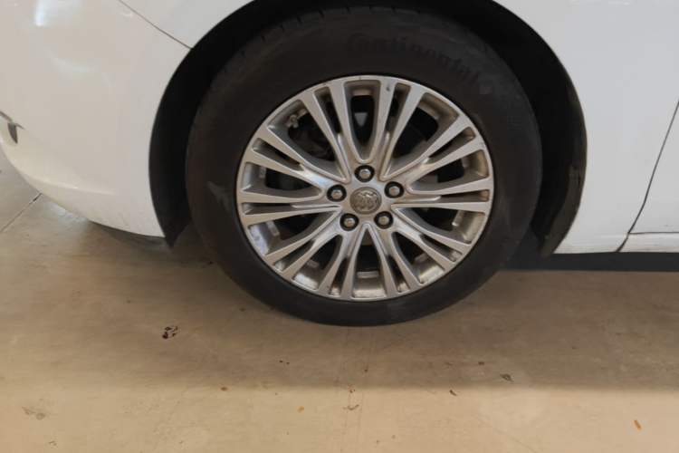 Used Buick GT 2015 15N Automatic Elite Version Left Front Wheel Hub