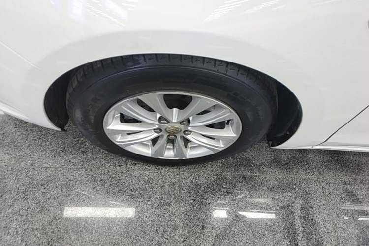 Used Buick GT 2015 15N Automatic Entry-Level Trim Left Front Wheel Hub