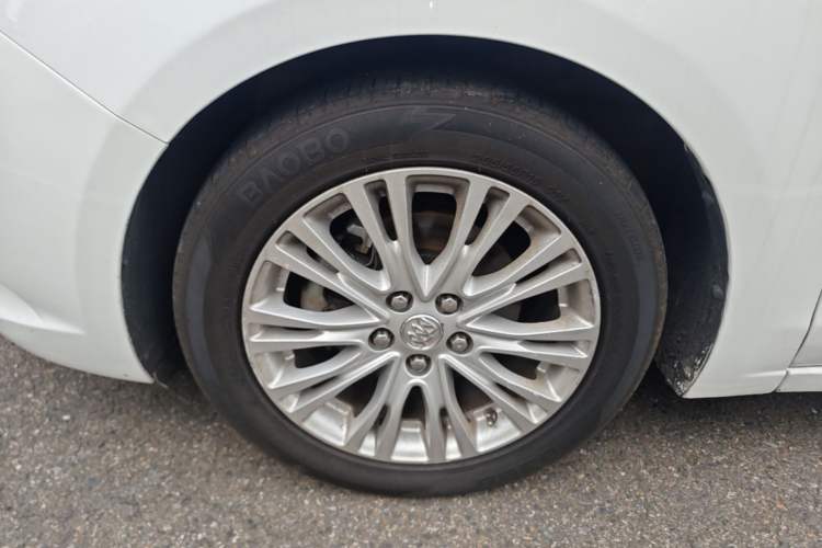 Used Buick GT 2015 15N Automatic Deluxe Edition Left Front Wheel Hub