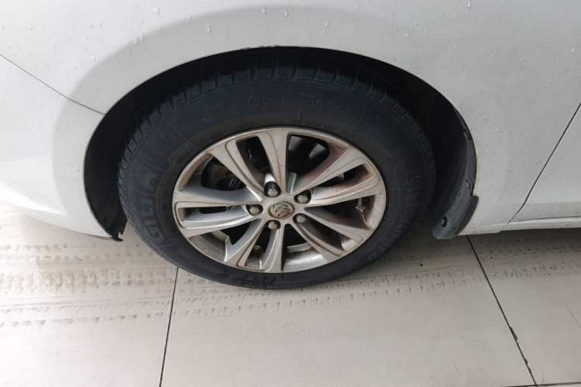 Used Buick GT 2015 15N Automatic Entry-Level Trim Left Front Wheel Hub