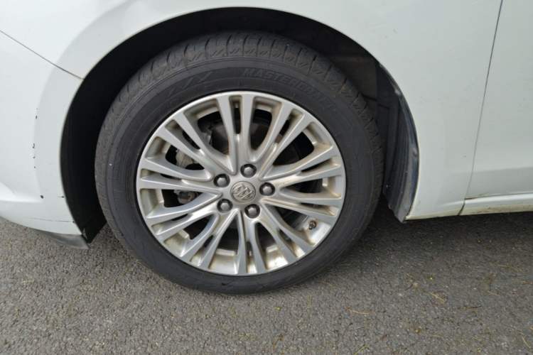 Used Buick GT 2015 15N Manual Elite Edition Left Front Wheel Hub