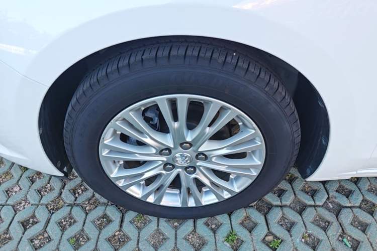Used Buick GT 2015 15N Manual Elite Edition Left Front Wheel Hub