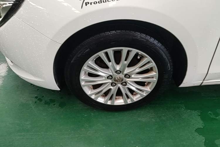 Used Buick GT 2015 15N Automatic Elite Version Left Front Wheel Hub