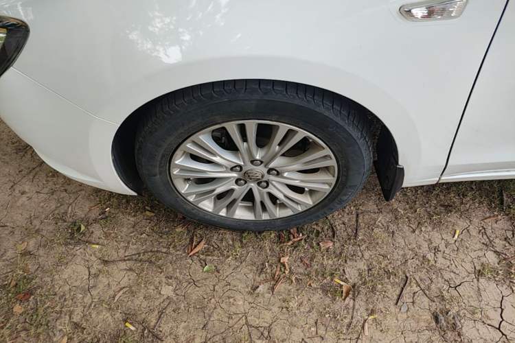 Used Buick GT 2015 15N Automatic Deluxe Edition Left Front Wheel Hub