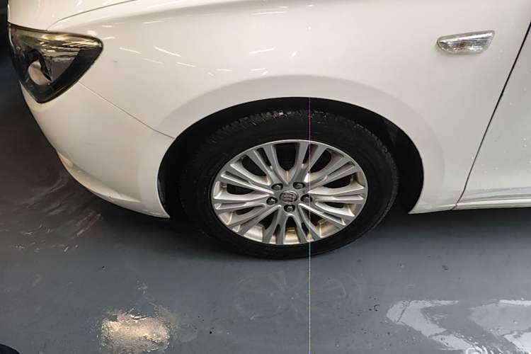 Used Buick GT 2015 15N Manual Elite Edition Left Front Wheel Hub