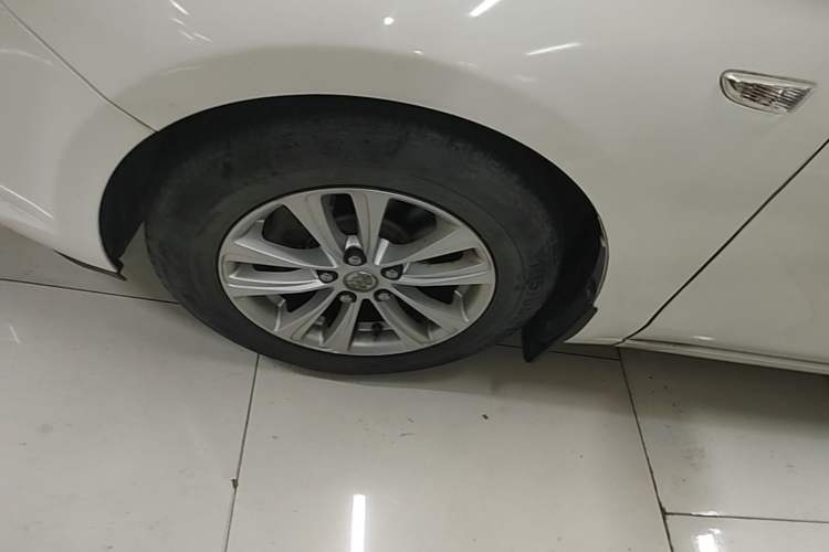 Used Buick GT 2015 15N Automatic Entry-Level Trim Left Front Wheel Hub