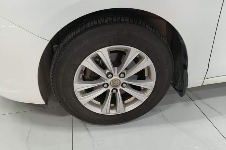 Used Buick GT 2015 15N Manual Entry-Level Trim Left Front Wheel Hub