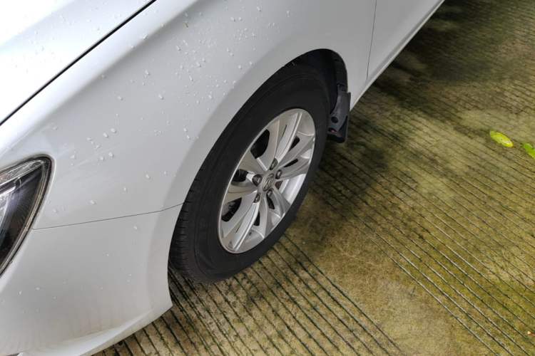 Used Buick GT 2015 15N Automatic Entry-Level Trim Left Front Wheel Hub