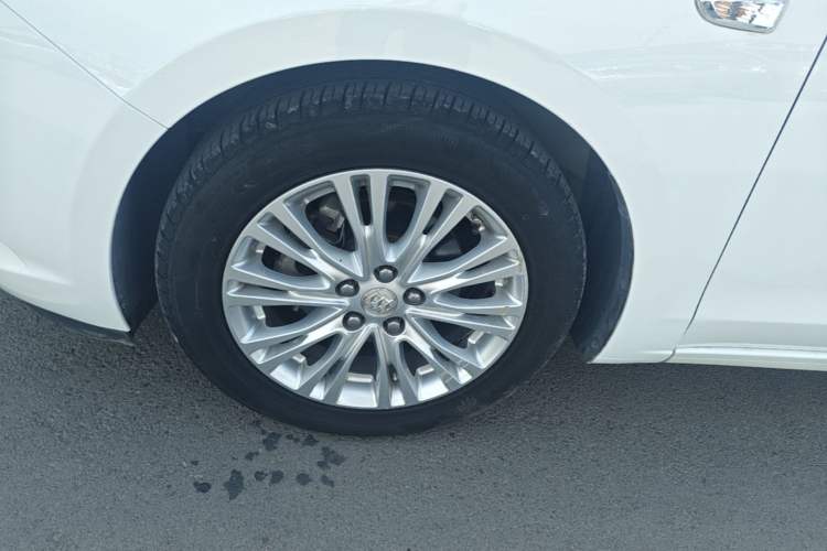 Used Buick GT 2015 15N Automatic Elite Version Left Front Wheel Hub