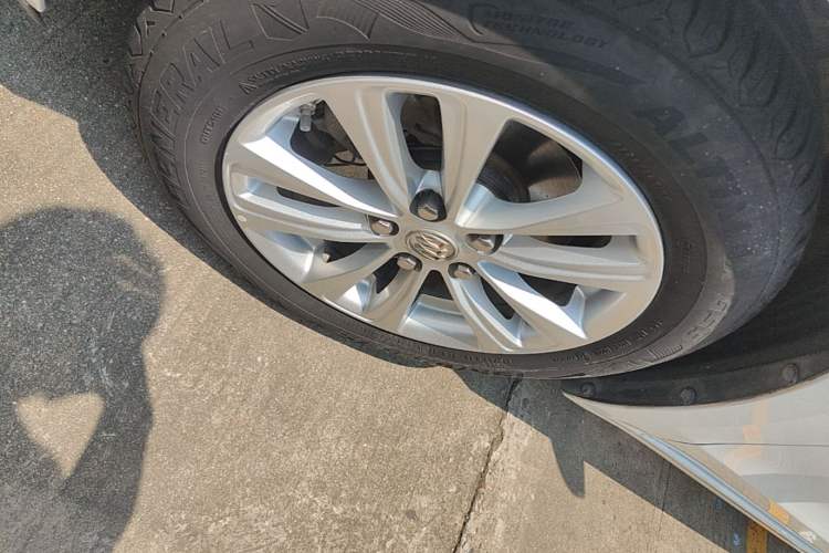 Used Buick GT 2015 15N Manual Entry-Level Trim Left Front Wheel Hub