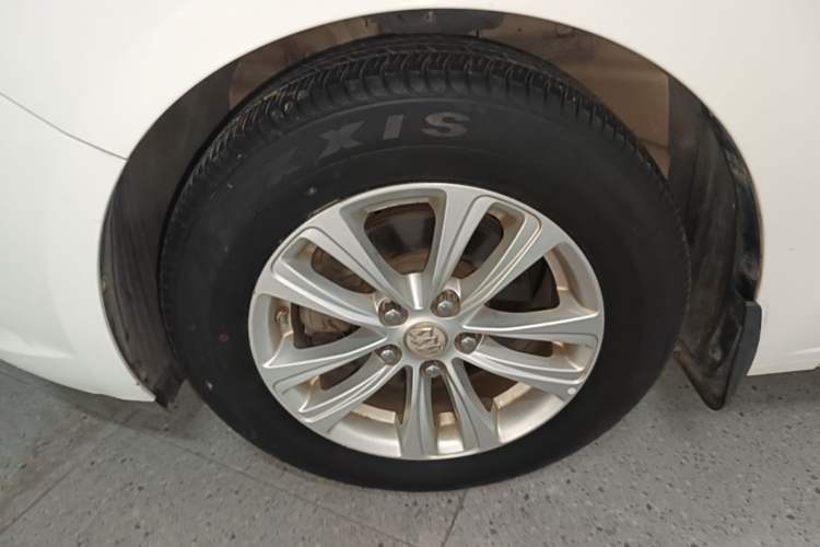 Used Buick GT 2015 15N Manual Entry-Level Trim Left Front Wheel Hub