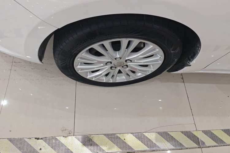 Used Buick GT 2015 15N Automatic Elite Version Left Front Wheel Hub