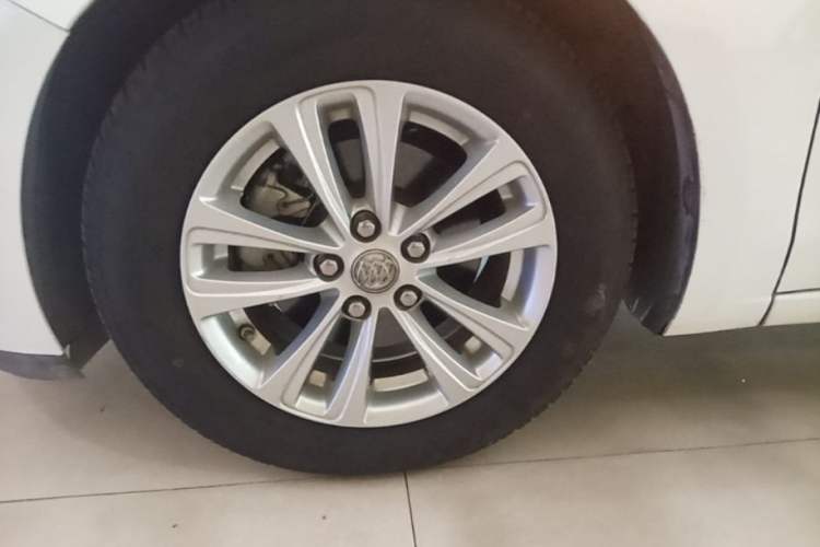 Used Buick GT 2015 15N Manual Entry-Level Trim Left Front Wheel Hub