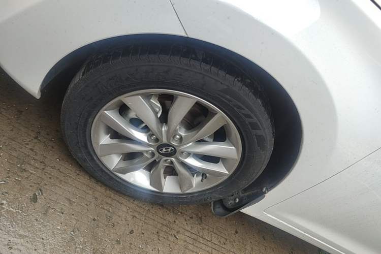 Used Buick GT 2015 15N Automatic Deluxe Edition Left Front Wheel Hub