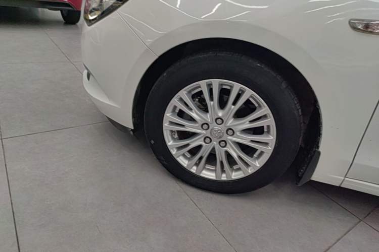Used Buick GT 2015 15N Automatic Elite Version Left Front Wheel Hub