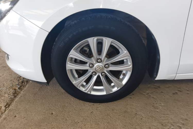 Used Buick GT 2015 15N Automatic Entry-Level Trim Left Front Wheel Hub