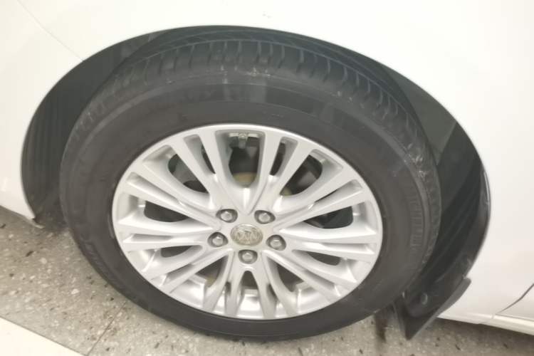 Used Buick GT 2015 15N Automatic Elite Version Left Front Wheel Hub