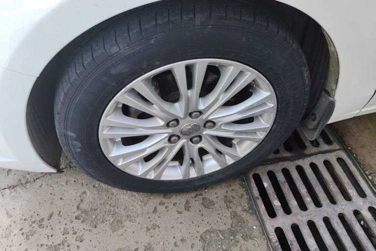 Used Buick GT 2015 15N Automatic Deluxe Edition Left Front Wheel Hub
