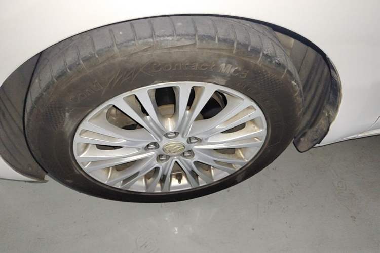 Used Buick GT 2015 15N Automatic Elite Version Left Front Wheel Hub