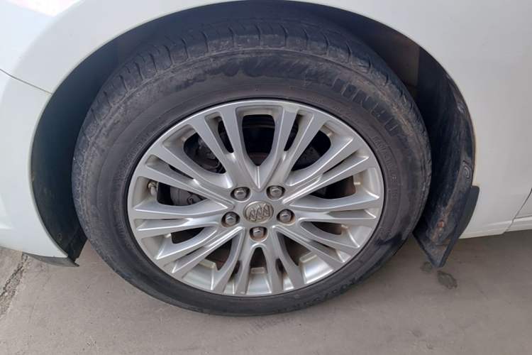 Used Buick GT 2015 15N Manual Elite Edition Left Front Wheel Hub