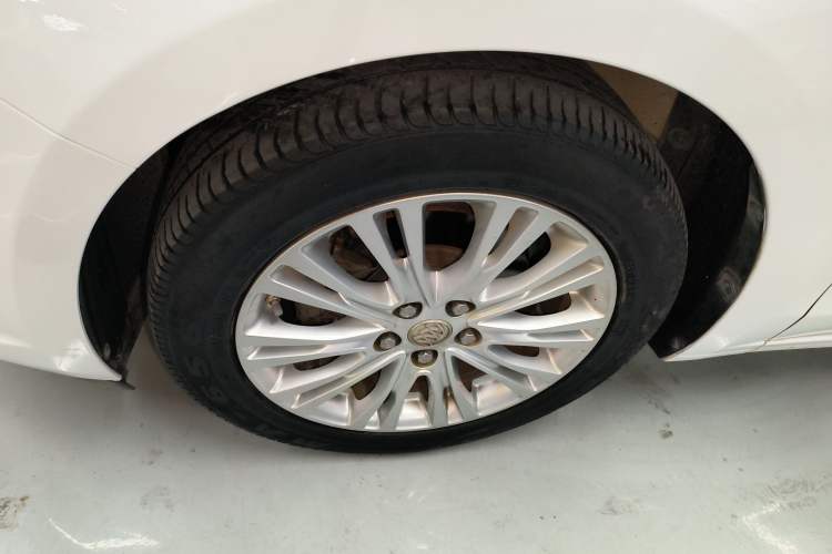 Used Buick GT 2015 15N Manual Elite Edition Left Front Wheel Hub