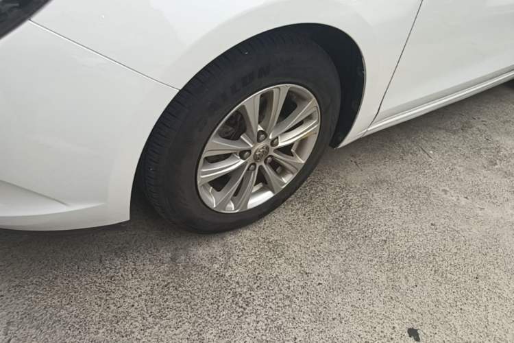 Used Buick GT 2015 15N Automatic Entry-Level Trim Left Front Wheel Hub