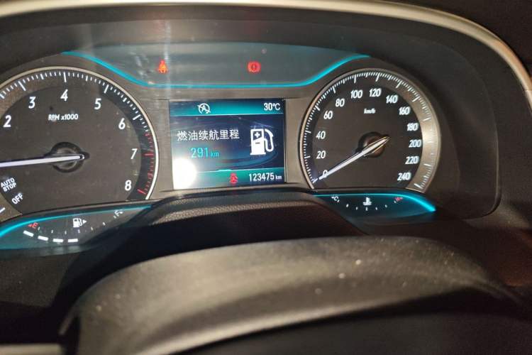 Used Buick GT 2015 15N Automatic Deluxe Edition Odometer Close Up