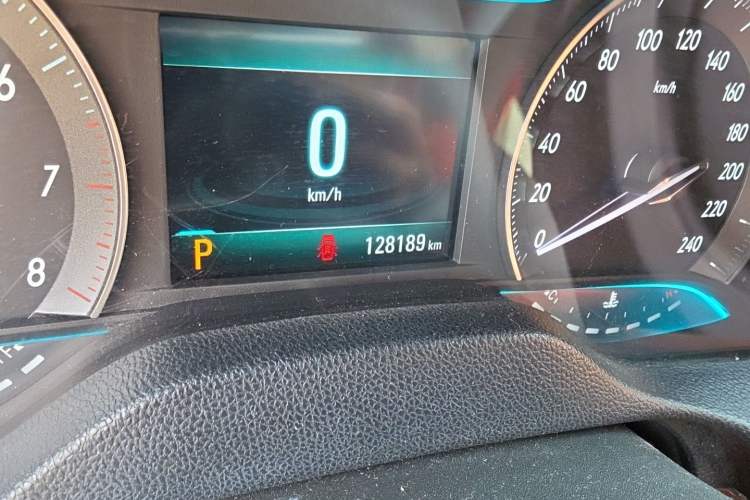 Used Buick GT 2015 15N Automatic Elite Version Odometer Close Up