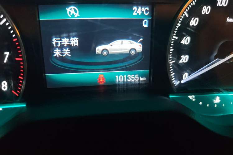 Used Buick GT 2015 15N Manual Luxury Version Odometer Close Up