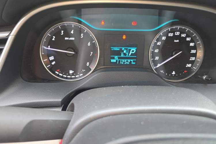 Used Buick GT 2015 15N Automatic Entry-Level Trim Odometer Close Up