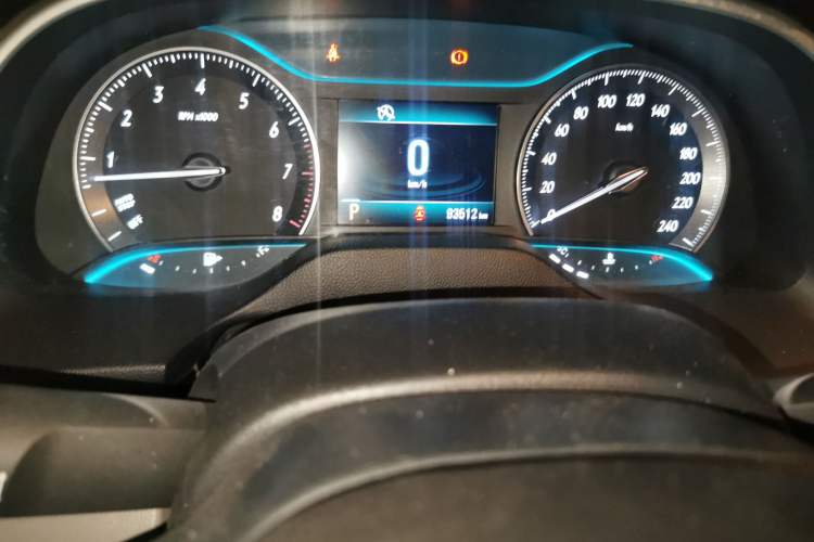 Used Buick GT 2015 15N Automatic Elite Version Odometer Close Up