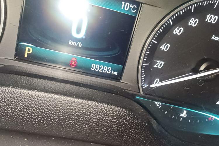 Used Buick GT 2015 15N Automatic Deluxe Edition Odometer Close Up