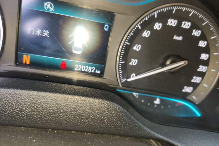 Used Buick GT 2015 15N Automatic Elite Version Odometer Close Up