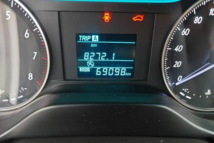 Used Buick GT 2015 15N Manual Entry-Level Trim Odometer Close Up