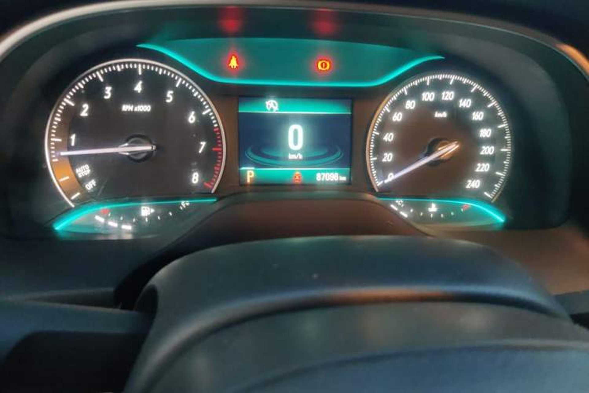 Used Buick GT 2015 18T Dual-Clutch Elite Model Odometer Close Up
