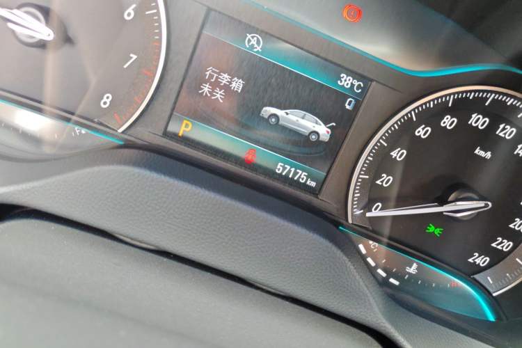 Used Buick GT 2015 15N Automatic Deluxe Edition Odometer Close Up