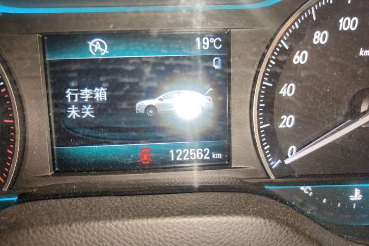 Used Buick GT 2015 15N Manual Luxury Version Odometer Close Up