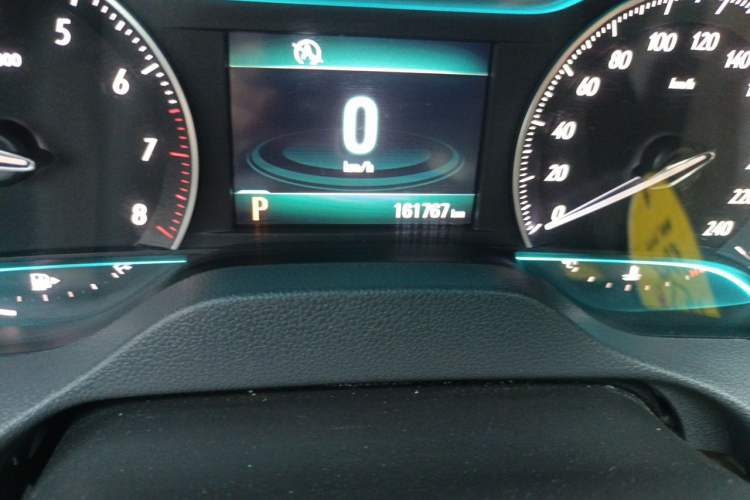 Used Buick GT 2015 15N Automatic Deluxe Edition Odometer Close Up