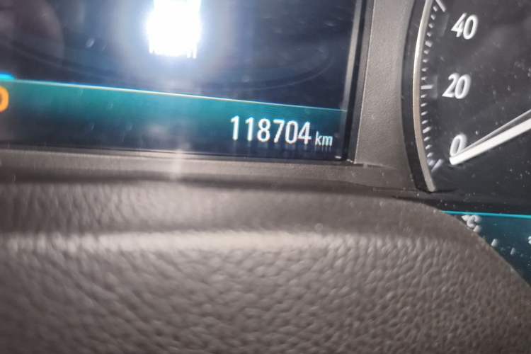 Used Buick GT 2015 15N Automatic Deluxe Edition Odometer Close Up