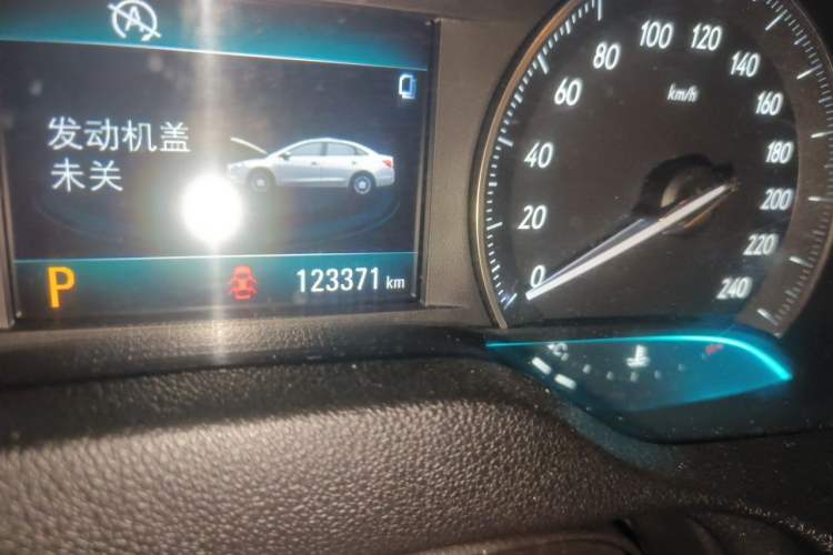Used Buick GT 2015 15N Automatic Elite Version Odometer Close Up