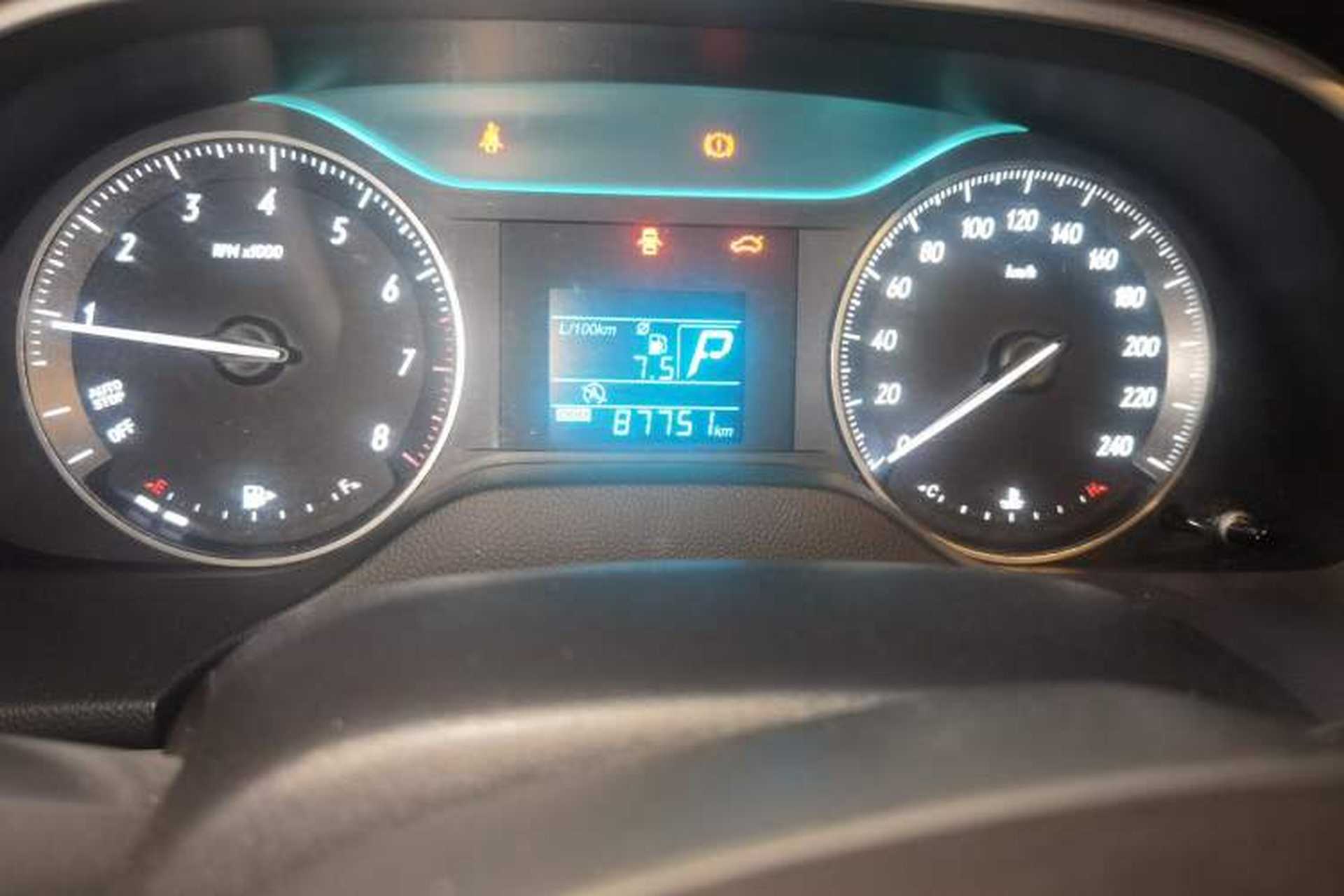 Used Buick GT 2015 15N Automatic Entry-Level Trim Odometer Close Up