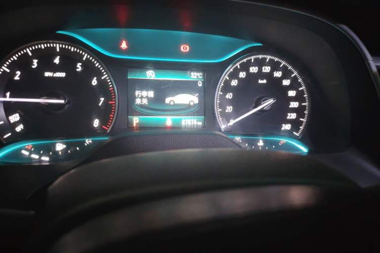 Used Buick GT 2015 15N Automatic Deluxe Edition Odometer Close Up