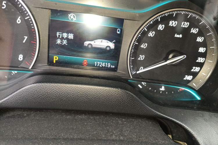Used Buick GT 2015 18T Dual-Clutch Elite Model Odometer Close Up