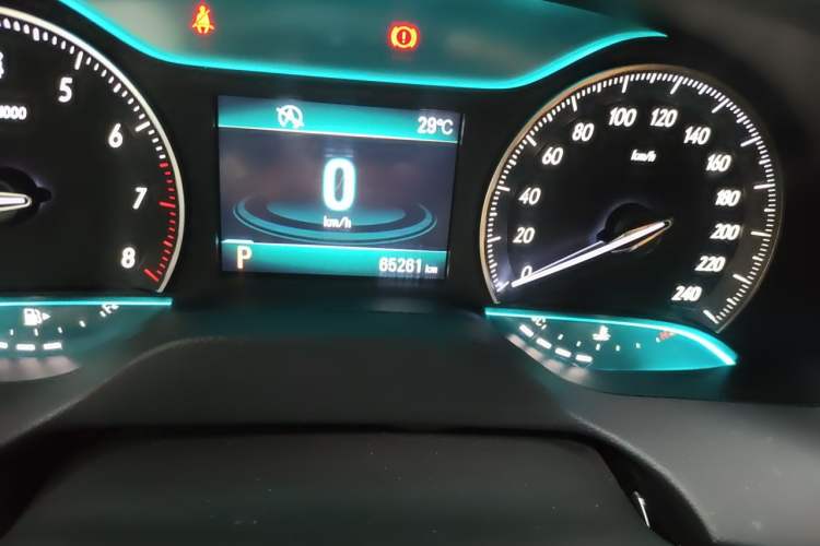 Used Buick GT 2015 15N Automatic Deluxe Edition Odometer Close Up