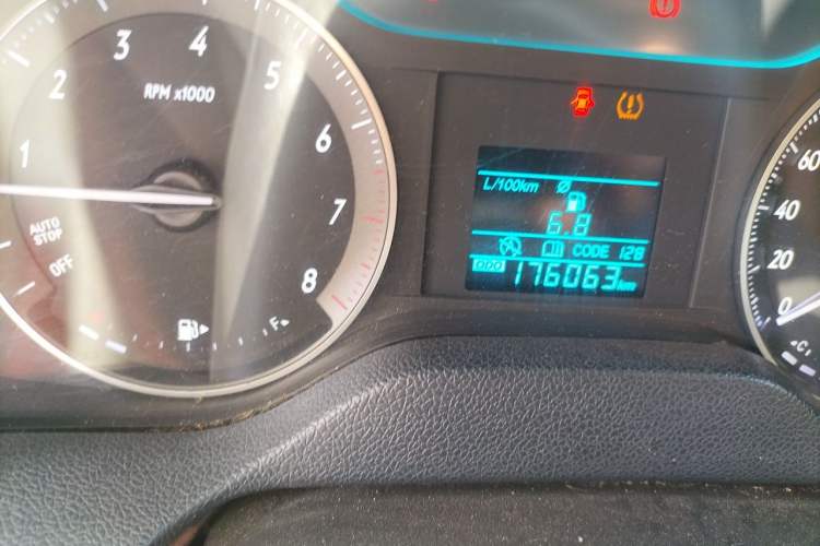 Used Buick GT 2015 15N Manual Entry-Level Trim Odometer Close Up