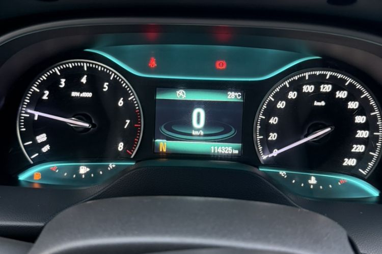 Used Buick GT 2015 15N Automatic Deluxe Edition Odometer Close Up